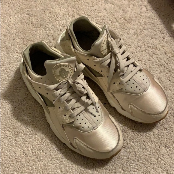 Gold huaraches that are still fresh.